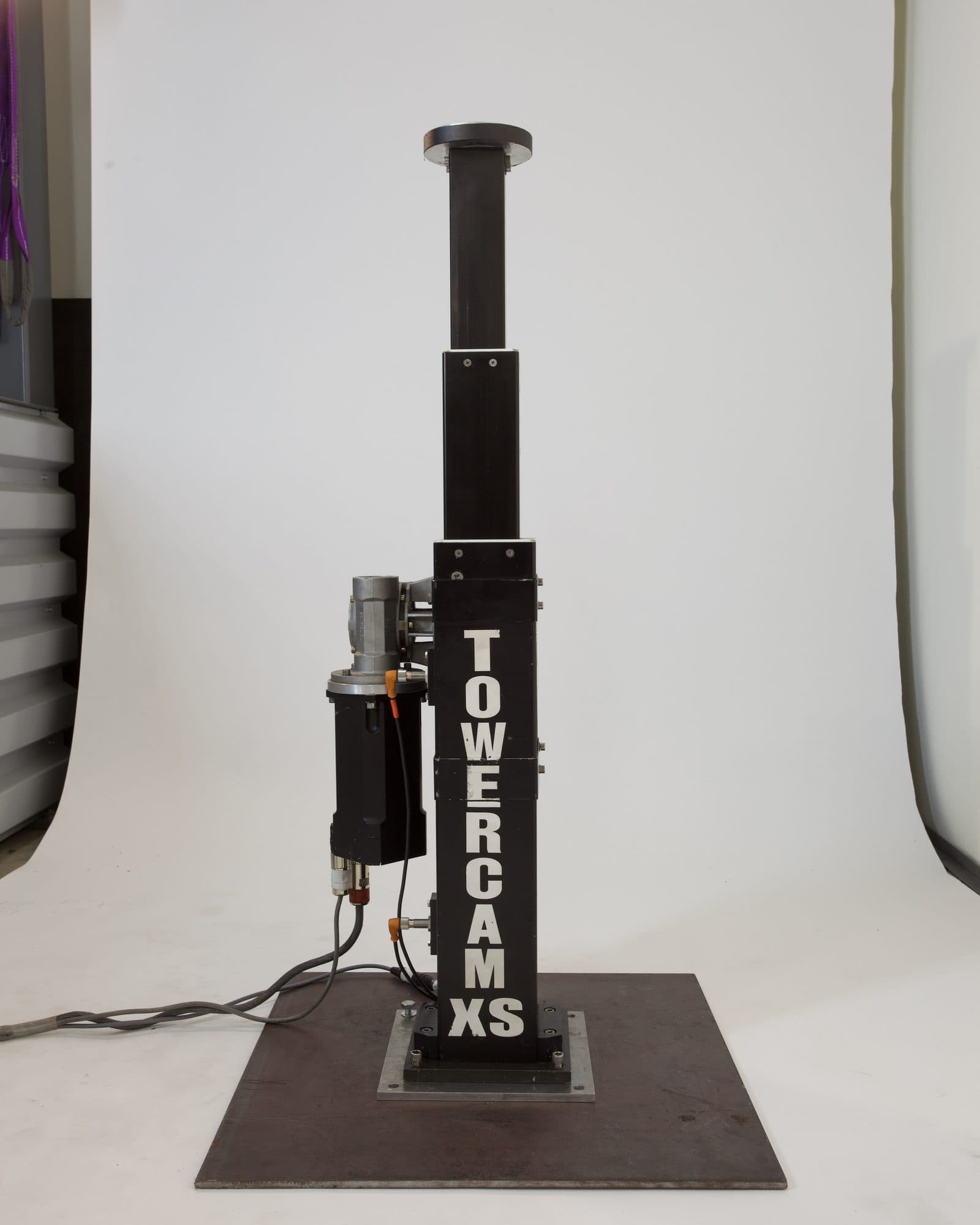 MAT Towercam XS with the column raised to full extension on its base plate