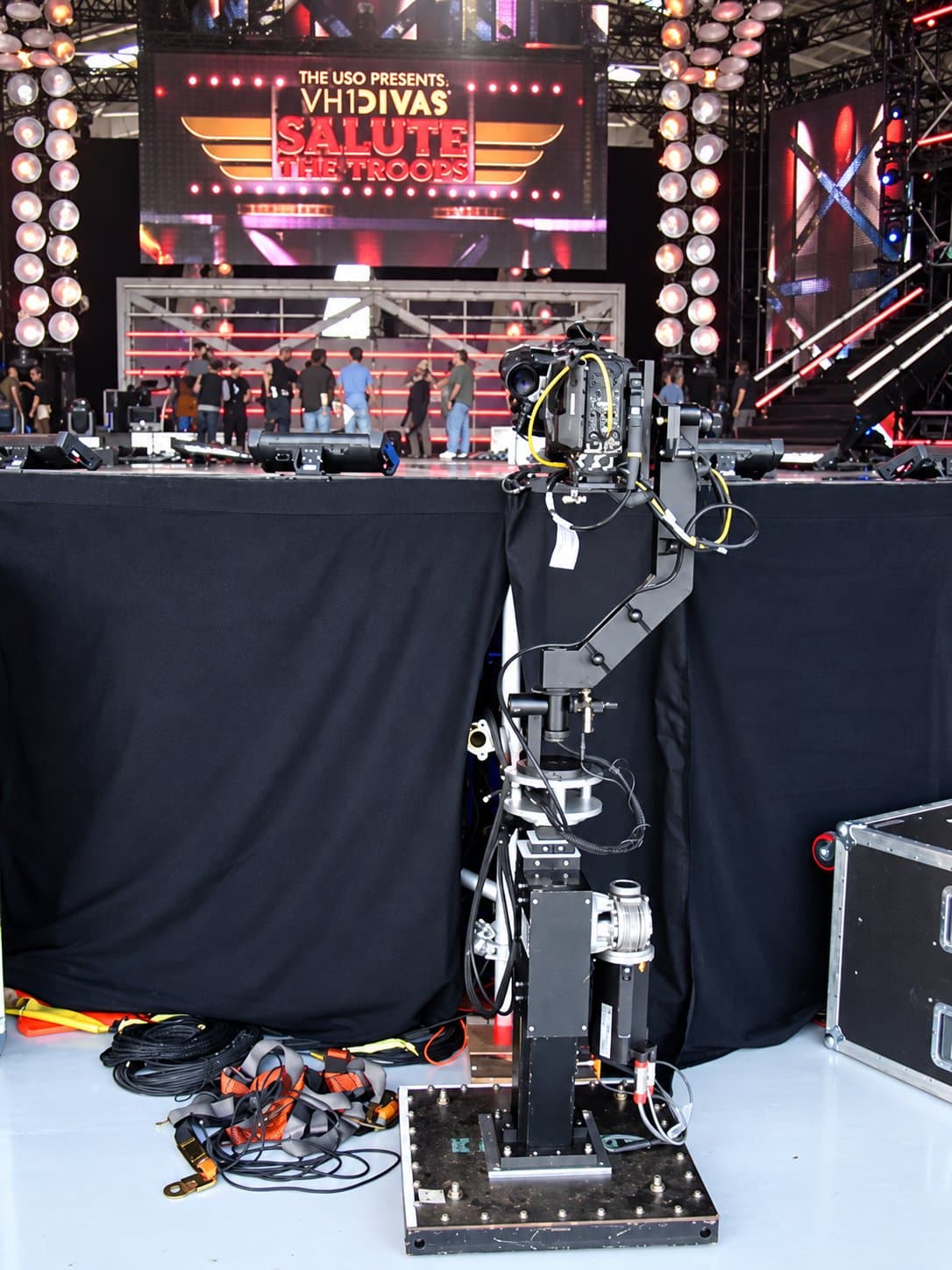 Stanton Triangle remote head on a floor stand in front of the VH1 Divas Salute the Troops stage